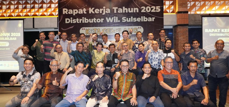 Foto Bersama Seluruh Jajaran Barakah Niaga Semen, Distributor Wilayah Sulselbar, Semen Bosowa Maros, serta Indocement Tunggal Prakarsa.